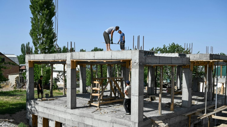 Les migrants d'Asie centrale en Russie, ligne de vie financi&egrave;re pour leurs pays