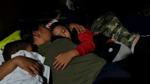 Migrantes aceleram travessia para os EUA e transformam cidade texana em dormitório