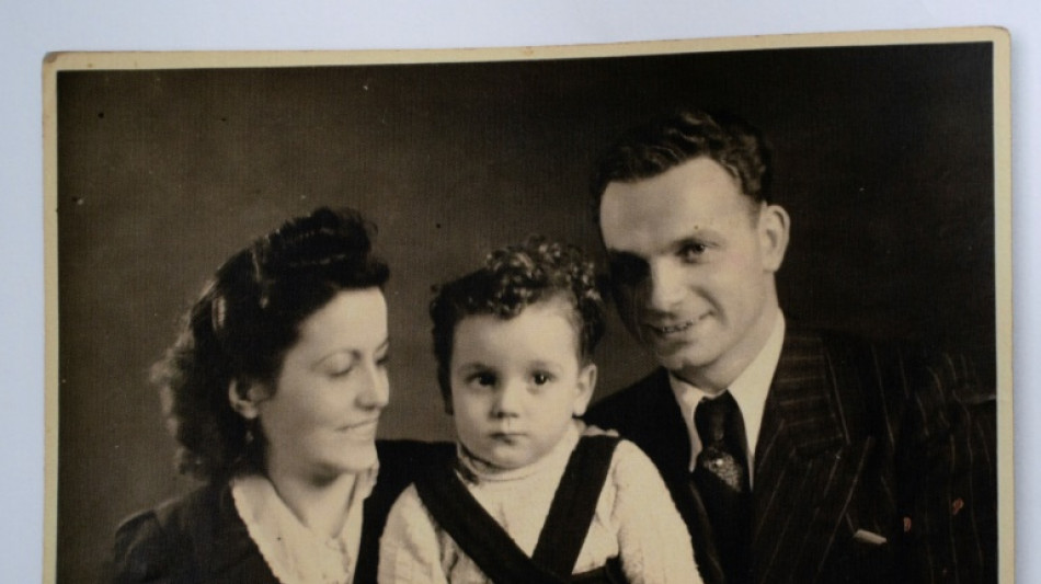 Viena expone los archivos del &uacute;nico matrimonio de Auschwitz