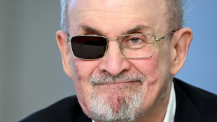 Salman Rushdie relata em novo livro 'Faca' o atentado que quase tirou sua vida