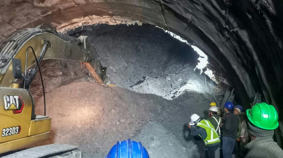 En Inde, les secouristes &agrave; l'oeuvre pour secourir 40 ouvriers pi&eacute;g&eacute;s dans un tunnel