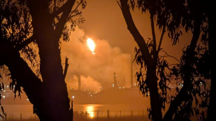 Gro&szlig;brand w&uuml;tet in australischer &Ouml;lraffinerie