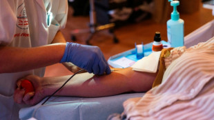 Tatouages, piercings: plus que deux mois d'attente pour donner son sang