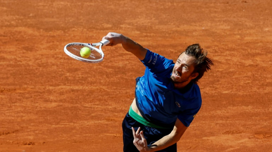 Medvedev vence Cer&uacute;ndolo e avan&ccedil;a &agrave;s oitavas do Masters 1000 de Madri