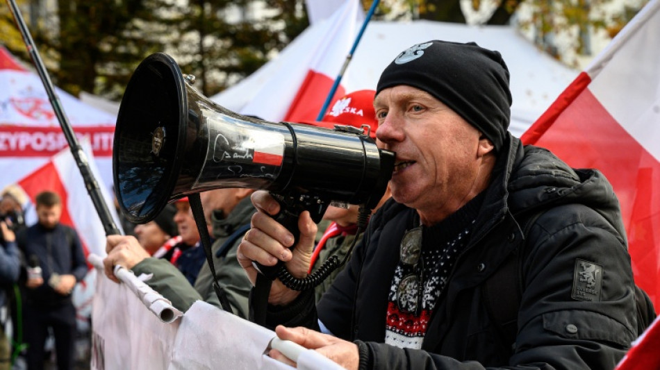  Crise politique en Pologne: le pr&eacute;sident consulte, le Premier ministre d&eacute;fend son action 