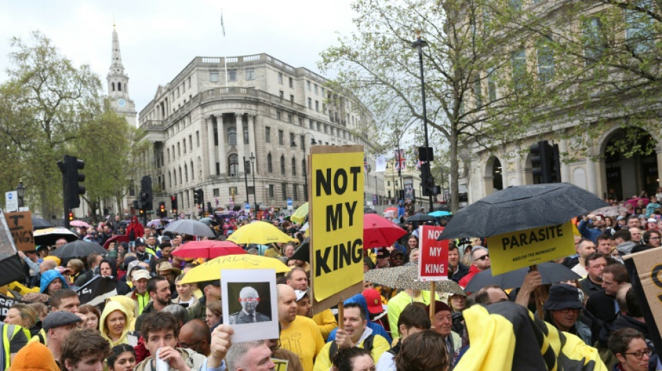 'Abaixo a coroa!', gritam manifestantes antimonarquia em Londres
