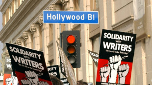 Piquetes se espalham por Hollywood durante greve dos roteiristas