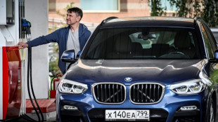 Frappes ukrainiennes sur les raffineries et forte demande: en Russie, l'essence devient chère