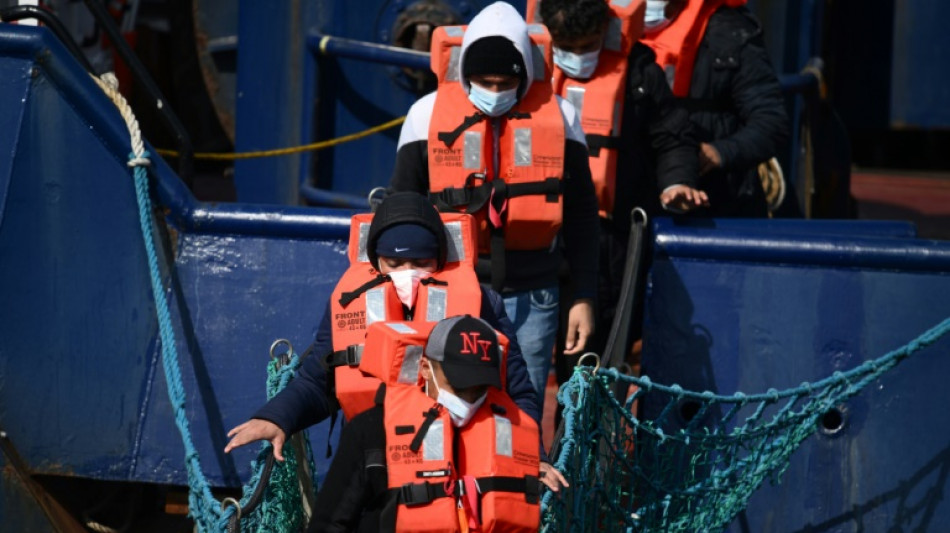 Justicia brit&aacute;nica examina recurso contra expulsi&oacute;n de migrantes ilegales a Ruanda