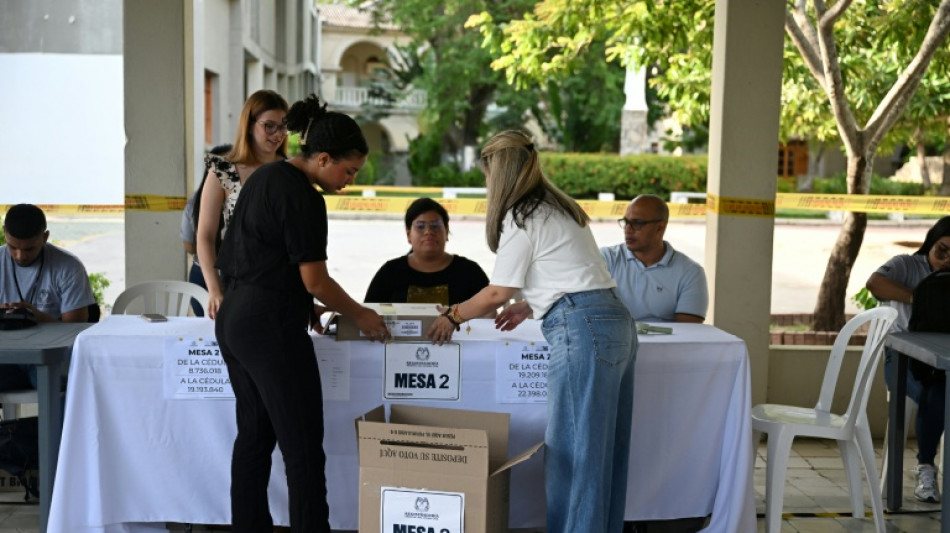  Colombians vote in presidential runoff 