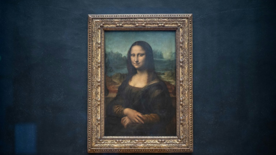 "Mona Lisa" von verkleidetem Louvre-Besucher mit Torte beworfen