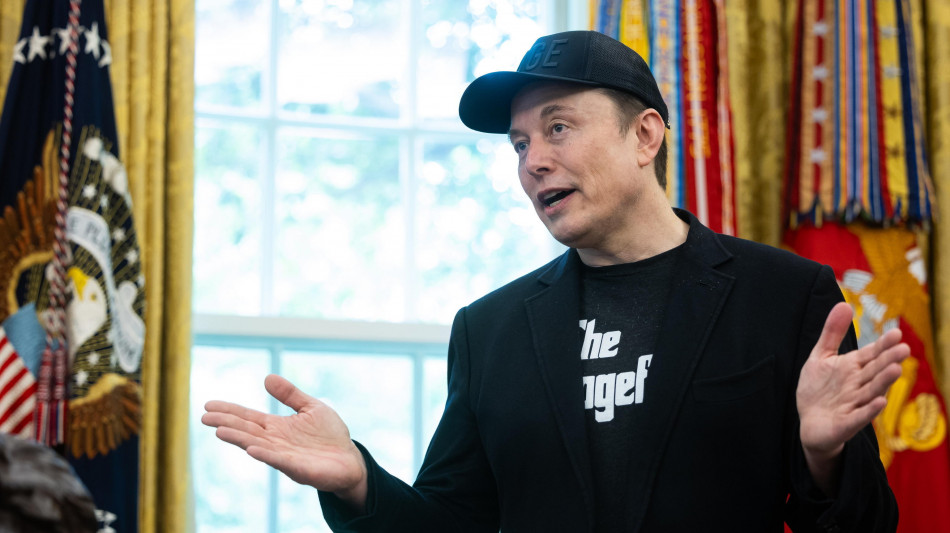 Musk cancella il post con l'accusa 'Trump nei file Epstein'