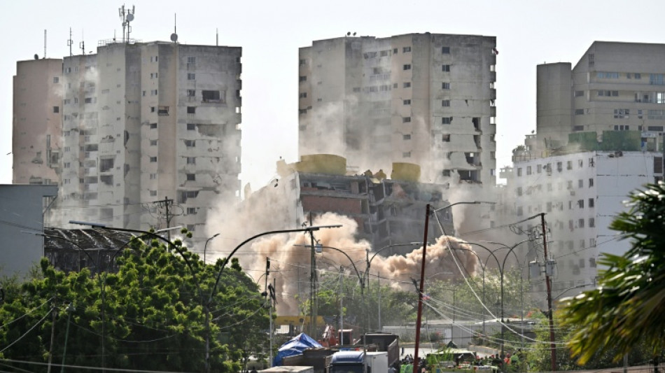  Venezuela begins demolishing buildings in quake zone 