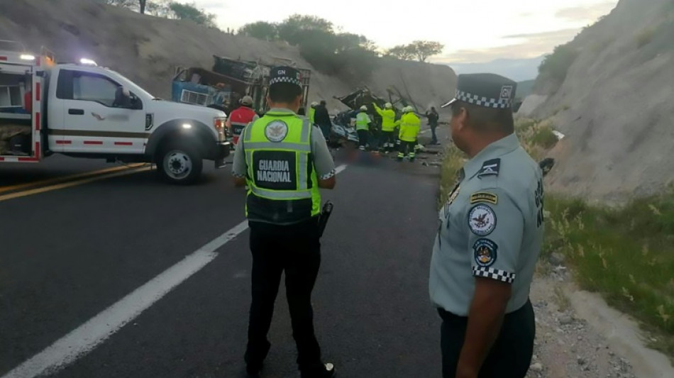 Accidente de bus en M&eacute;xico deja 15 mexicanos y un venezolano muertos