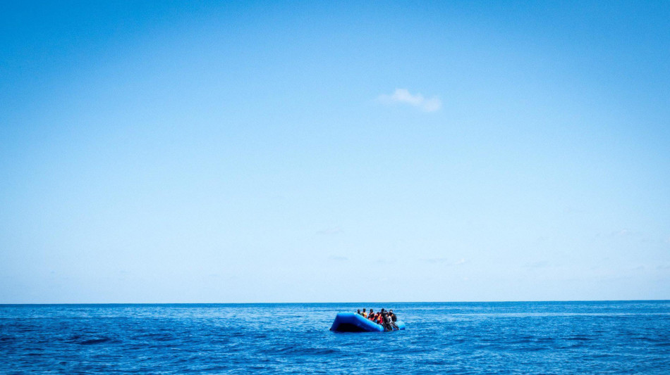 Frontex, arrivi irregolari in Ue in calo di un terzo nei primi nove mesi del 2026 