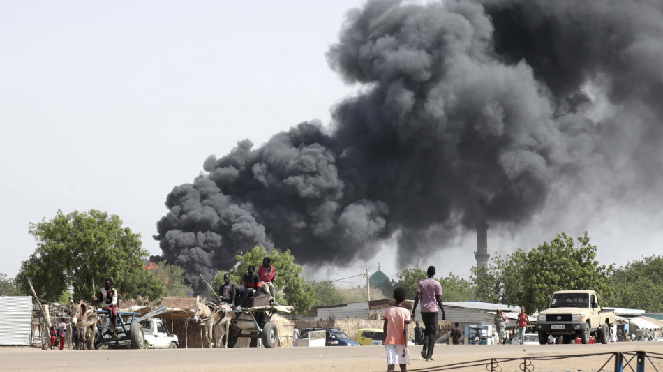 Sudan, spente le fiamme nel principale deposito di carburante