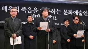 El director de "Parásitos" pide que se investigue a la policía y a los medios a raíz de la muerte del actor Lee Sun-kyun