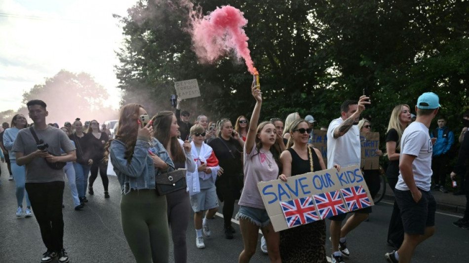 Erneut Unruhen vor Unterkunft für Asylbewerber im britischen Epping