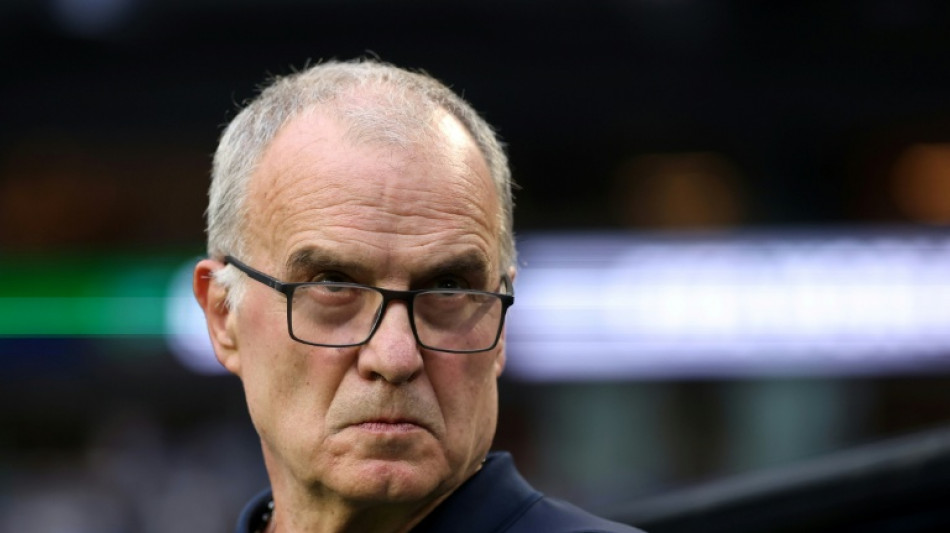  Bielsa critica pausas para hidrata&ccedil;&atilde;o na Copa: "Tira muito" do futebol 