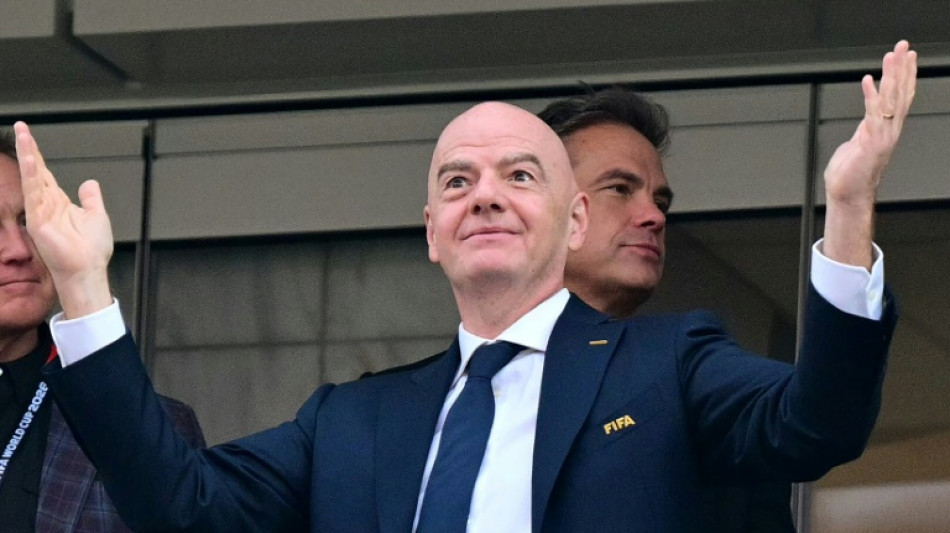  Uefa, Concacaf e AFC afirmam a Infantino que o futebol 'n&atilde;o pertence a nenhum indiv&iacute;duo' 