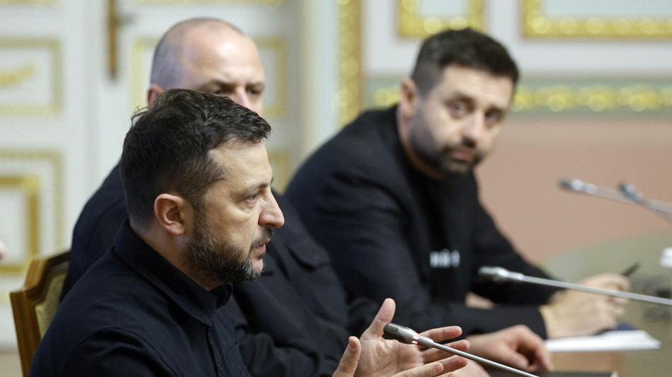  Zelensky, 'raid su autobus solo un altro atto di brutalit&agrave;' 