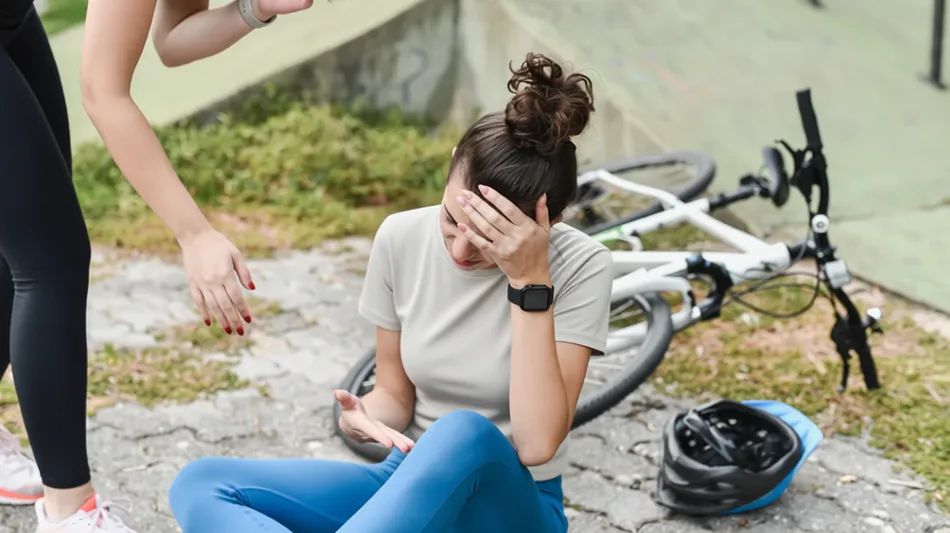  Unterlassene Hilfeleistung: Wann Sie helfen m&uuml;ssen und welche Risiken bestehen 