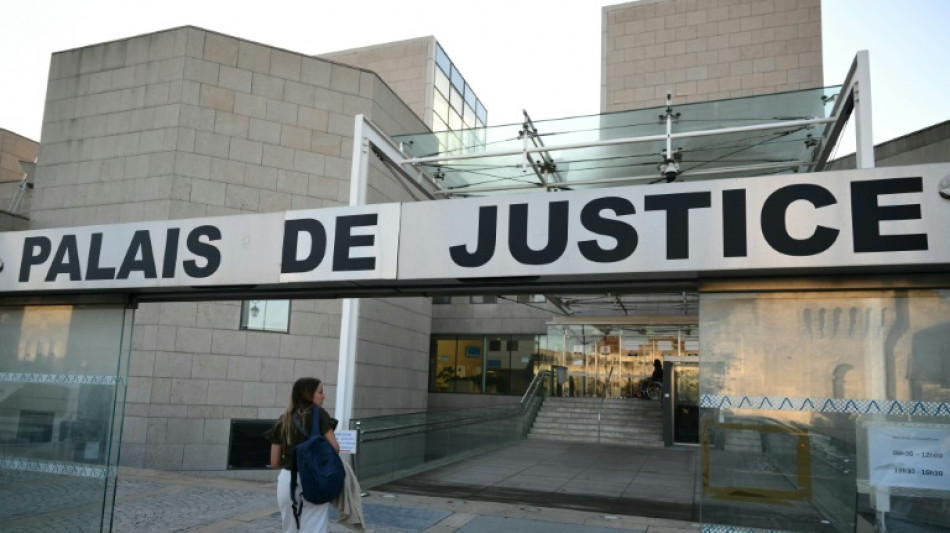 Fran&ccedil;a julga homem por drogar esposa para que desconhecidos a estuprassem