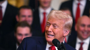 US-Z&ouml;lle gegen Kanada und Mexiko vorerst ausgesetzt - China k&uuml;ndigt Gegenz&ouml;lle an