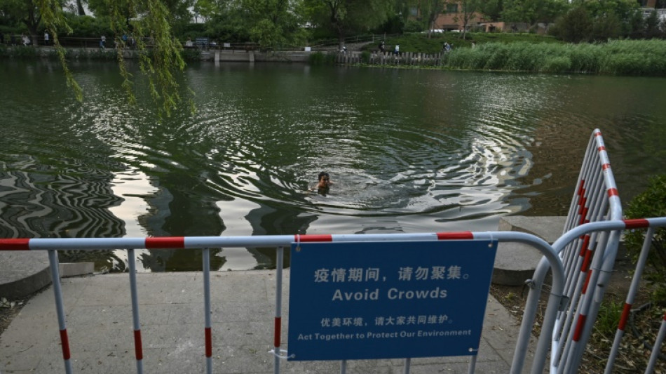 Los rebeldes del covid-19 encuentran la forma de desahogarse en Pek&iacute;n