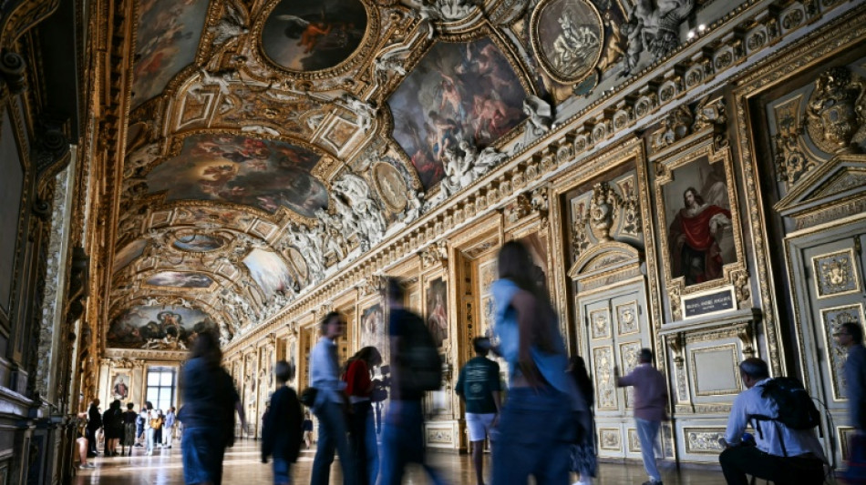  Neuf mois apr&egrave;s le cambriolage du Louvre, la galerie d'Apollon rouvre, sans ses joyaux 