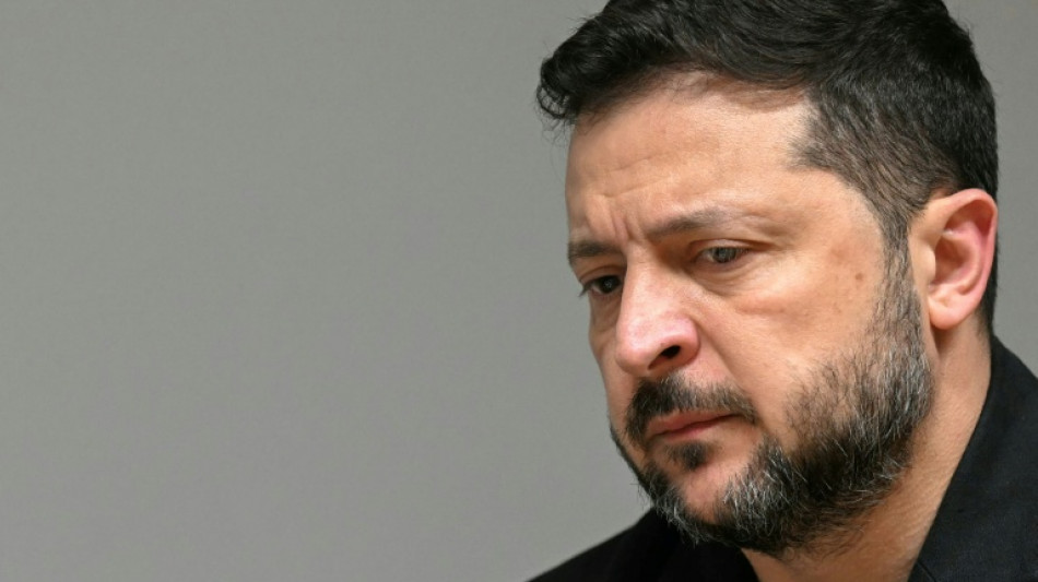  Zelensky conversa com enviados dos EUA para tentar aliviar tens&atilde;o 