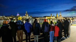 Tausende gedenken Zerstörung Dresdens durch Bombenangriffe in Zweitem Weltkrieg 