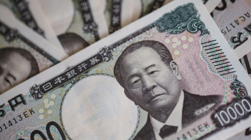  Yen surges on new intervention talk, US stocks rally 