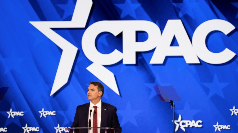  Fl&aacute;vio Bolsonaro elogia 2&ordm; mandato de Trump e se v&ecirc; como presidente do Brasil 