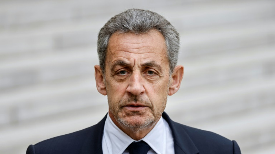 Ex-presidente franc&ecirc;s Sarkozy &eacute; julgado por financiamento ilegal de campanha