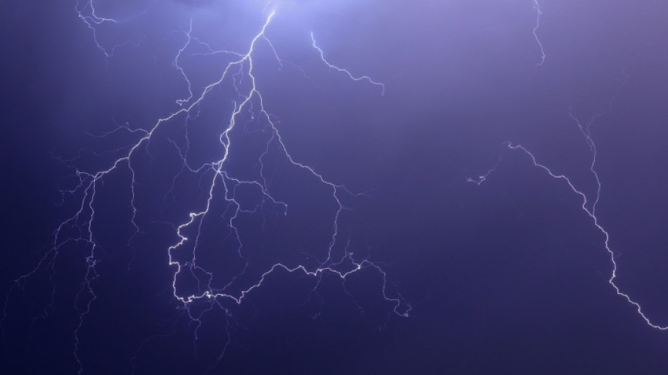 Verletzte sowie Sch&auml;den an H&auml;usern und Autos nach heftigen Unwettern