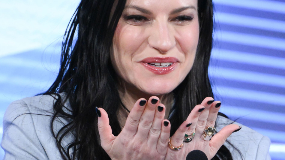 Mondiali: cerimonia di chiusura, Laura Pausini star del gran finale
