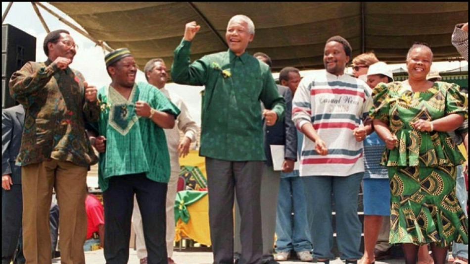  Sud&aacute;frica busca impedir la subasta de objetos de Mandela 