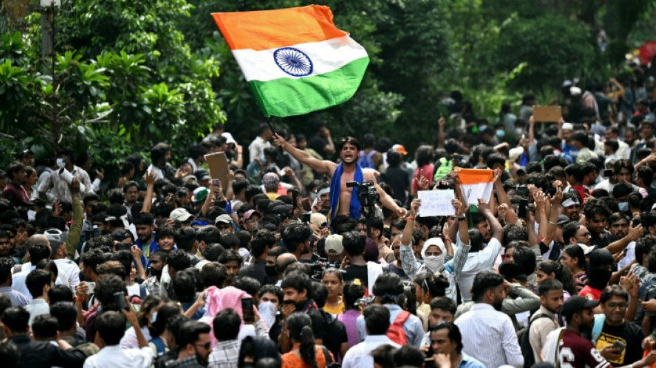  India's top court drops criminal cases against protesters 
