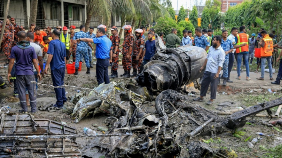Al menos 16 muertos al estrellarse un avión militar contra una escuela en Bangladés