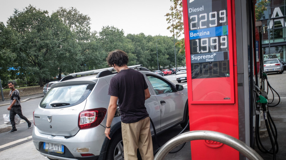 Prezzo del petrolio in aumento, Wti scambiato a 89,97 dollari 