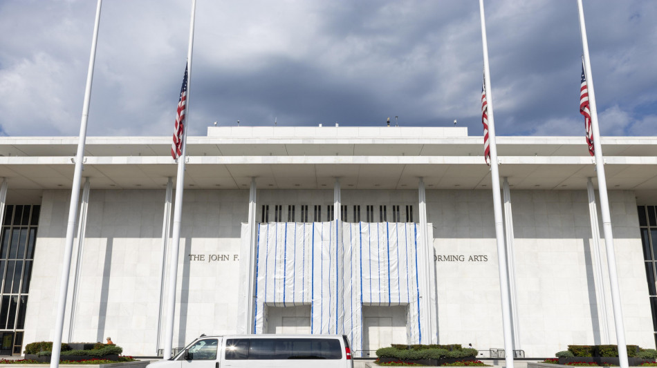  Trump, 'Kennedy Center un disastro, mia amministrazione merita un riconoscimento' 