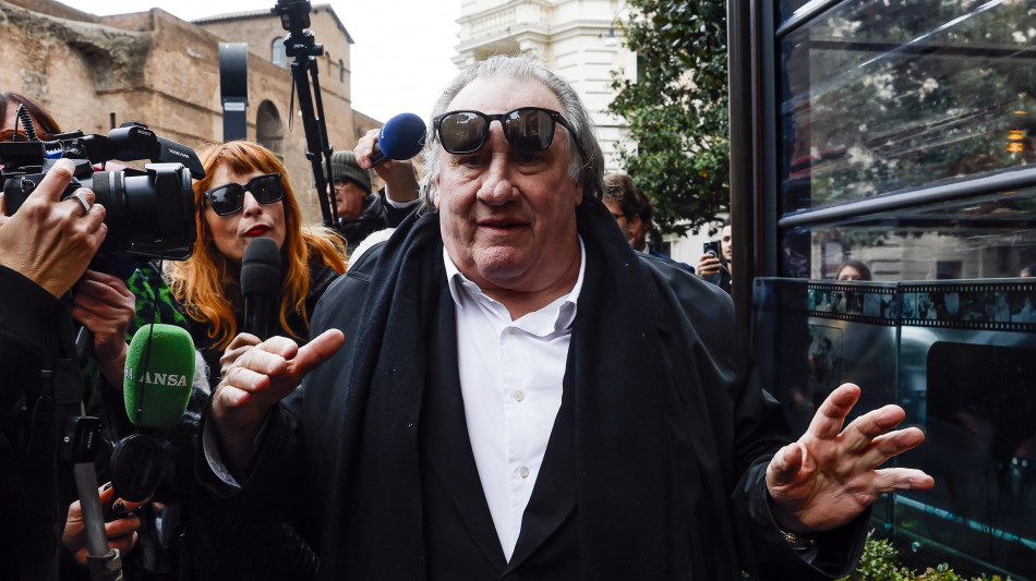  Accuse di stupro in Francia, Depardieu contesta in appello il suo rinvio a giudizio 