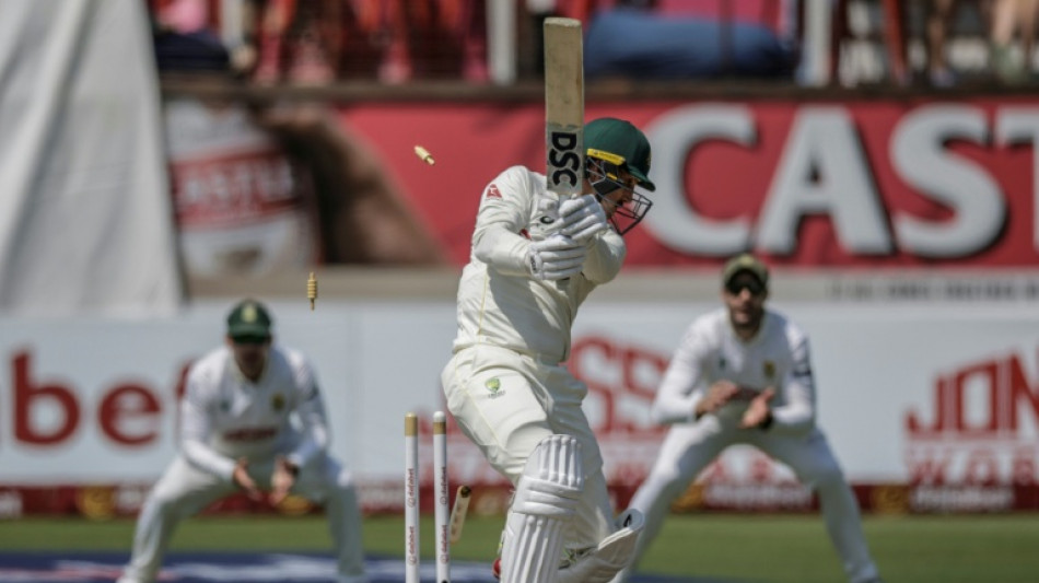  Australia struggle against South Africa's fast bowlers 