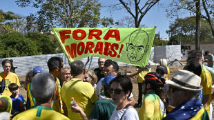 Sondaggio, Brasile spaccato sui domiciliari a Bolsonaro