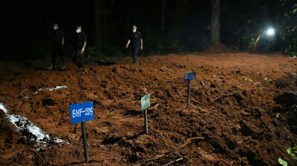  Nepal entierra a los muertos por alud y sigue la b&uacute;squeda de m&aacute;s de 3.000 desaparecidos 