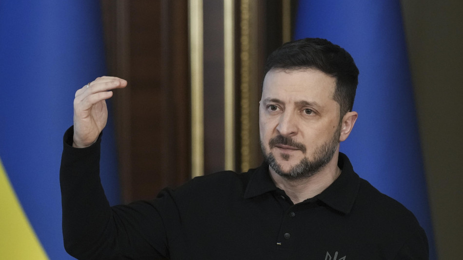 Zelensky, 'pronti a rispettare la tregua, se funziona va estesa'