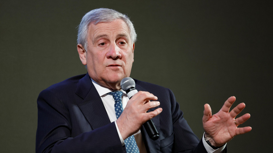  Tajani, dichiarazione Londra solo politica, non militare 