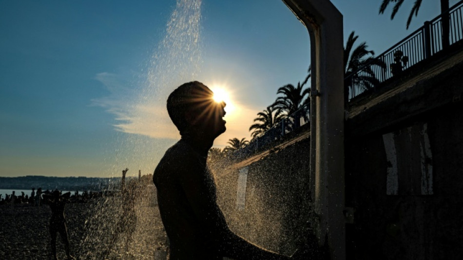  Records tumble as European heatwave moves east 