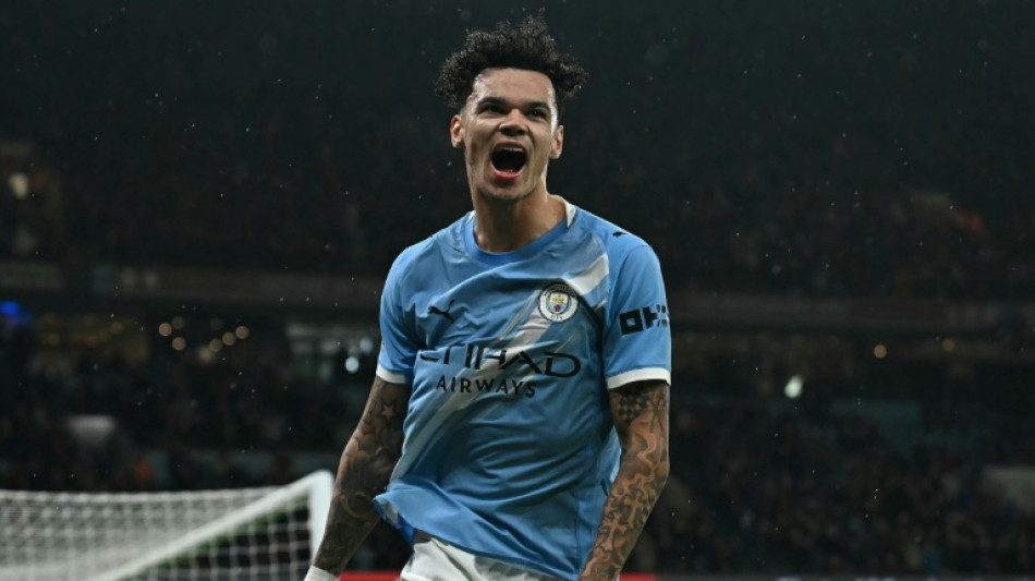 Man City close on Arsenal, Liverpool end Sunderland's unbeaten home run